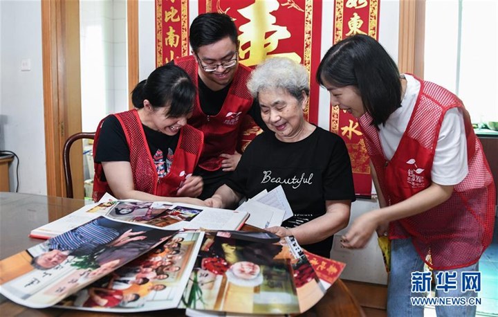 （新華全媒頭條·圖文互動）（1）凝心鑄師魂 立德育新人——以習近平同志為核心的黨中央關(guān)心教師隊伍建設(shè)紀實