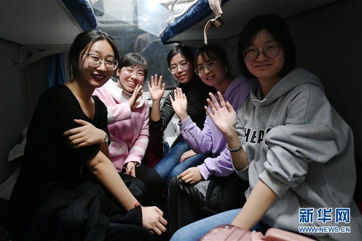 （新華全媒頭條·圖文互動）（2）凝心鑄師魂 立德育新人——以習近平同志為核心的黨中央關(guān)心教師隊伍建設(shè)紀實