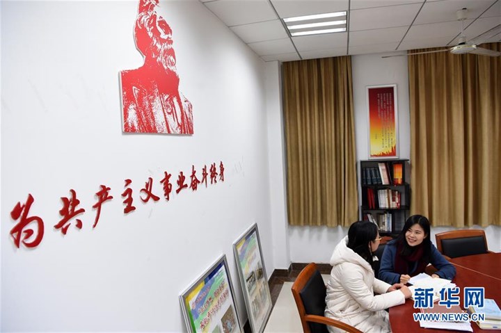 （新華全媒頭條·圖文互動）（3）凝心鑄師魂 立德育新人——以習近平同志為核心的黨中央關(guān)心教師隊伍建設(shè)紀實