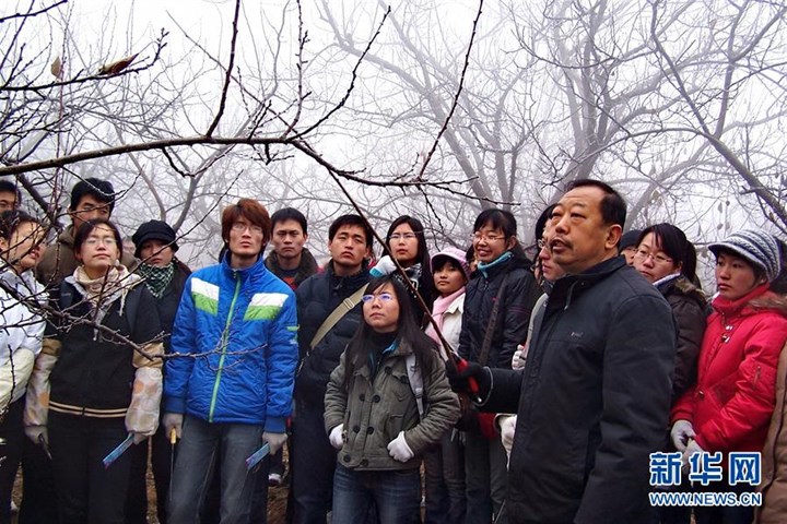 （新華全媒頭條·圖文互動）（7）凝心鑄師魂 立德育新人——以習近平同志為核心的黨中央關(guān)心教師隊伍建設(shè)紀實