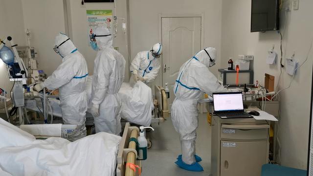 “短兵相接”ICU｜湖北之聲記者直擊武漢肺科醫(yī)院ICU疫情防控戰(zhàn)場(chǎng)