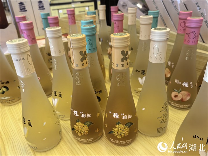 桂花酒俏銷。人民網(wǎng) 周雯攝