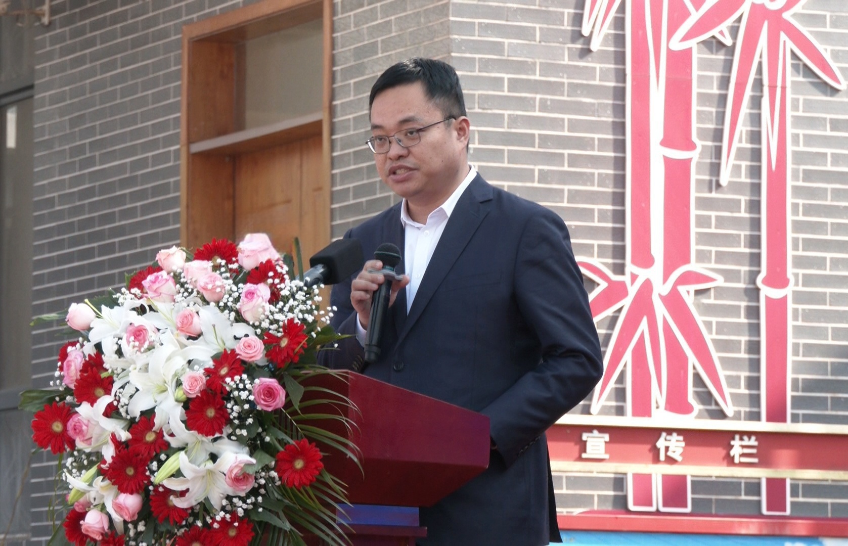 正在上傳...