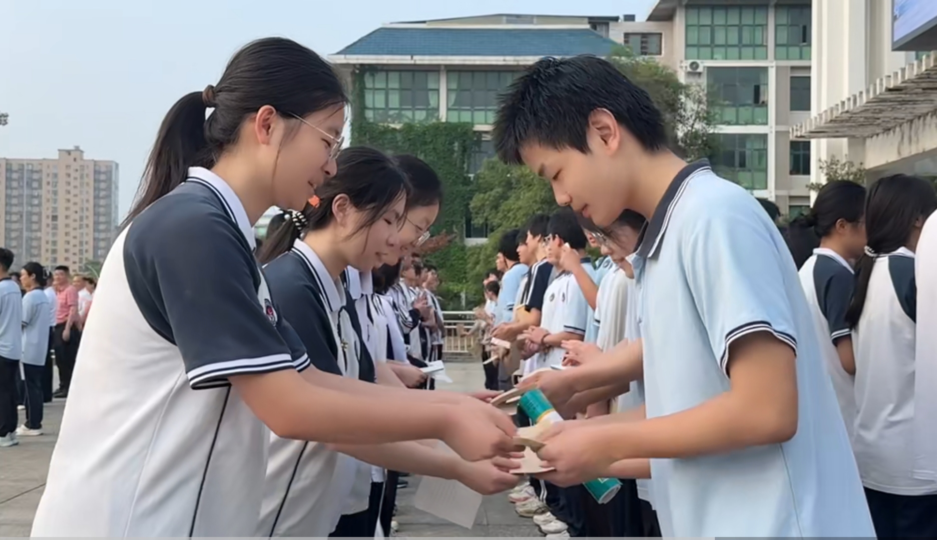 正在上傳...