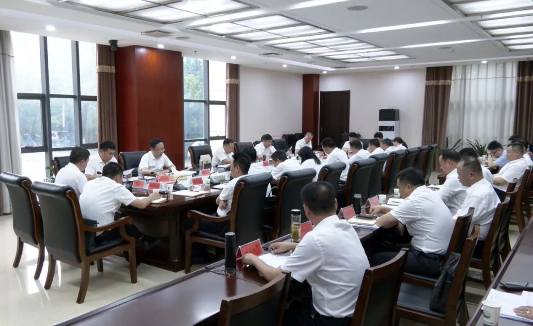 鄭俊華主持召開(kāi)全縣村集體經(jīng)濟(jì)暨林下中藥材發(fā)展工作推進(jìn)會(huì)議時(shí)要求：大力發(fā)展林下中藥材產(chǎn)業(yè) 激活鄉(xiāng)村振興“新引擎”